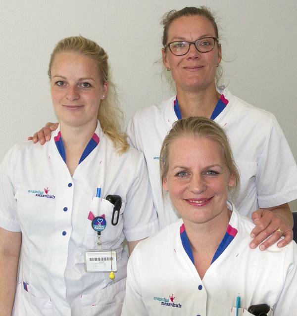 Stomaconsulenten Judith Rijpma, Marianne Breimer en Mirjam van der Veer